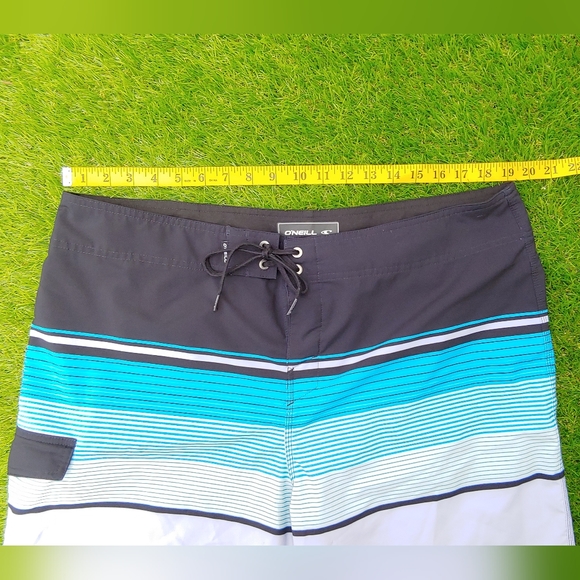 Excellent Used Condition Men's O'NEILL Striped Board Shorts Size 38 - Picture 5 of 10